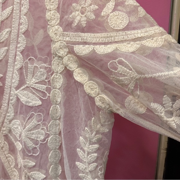 Xhilaration Cream Lace Fitted Long Sleeve Blouse - Picture 3 of 5